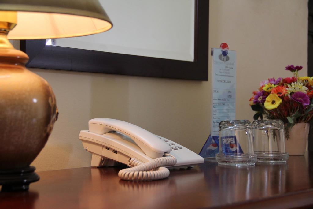 Hanoi Capital Hotel Bagian luar foto